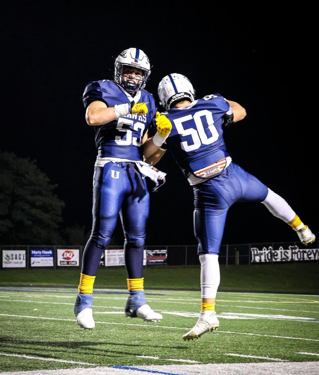 carolynaltuner's tweet image. Friday night lights never gets old! Love my #53 and the boys’ brotherhood. #hawkpride #mamahawk 🇺🇸💙🏈🤍💪 @GrantAltuner @Urbana_FB