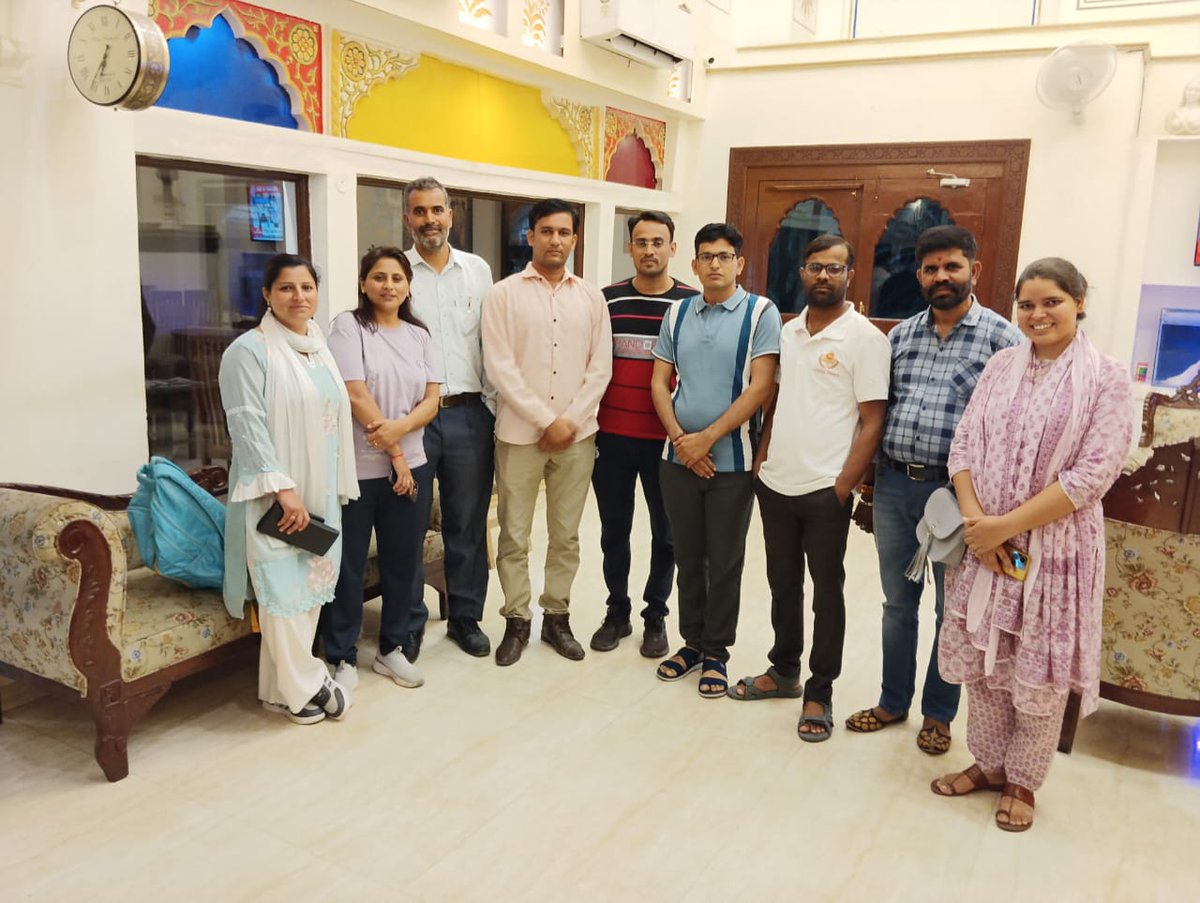 आज होटल अक्ष्यम श्याम विहार जयपुर में नवोदय व कॉलेज समय के साथियों के साथ में विवेक विहार थाना एसएचओ दीदी कविता जी शर्मा 💝😊
<a href="/SauDeependra/">Deependra Pal Singh Sau</a> 
<a href="/Praveen_Gaur07/">Praveen Gaur</a> 
<a href="/ek_jitendra/">jitendra mosalpuria Ek Navodayan</a>