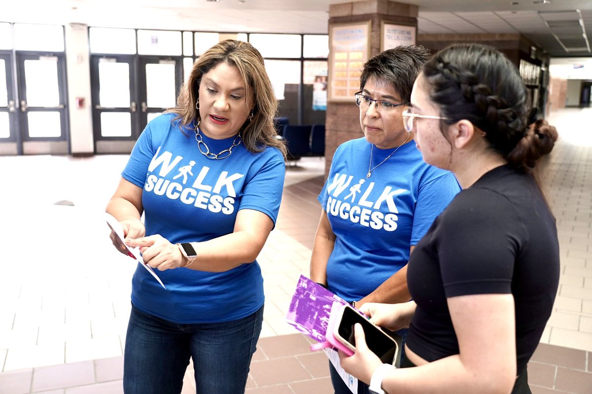 It was a great day <a href="/Americas_HS/">Nancy Torres</a> building strong #relationships and ensuring that our students complete HS! <a href="/SocorroISD/">Socorro ISD</a> 
#WalkforSuccess2024 
@CMartin_AHS