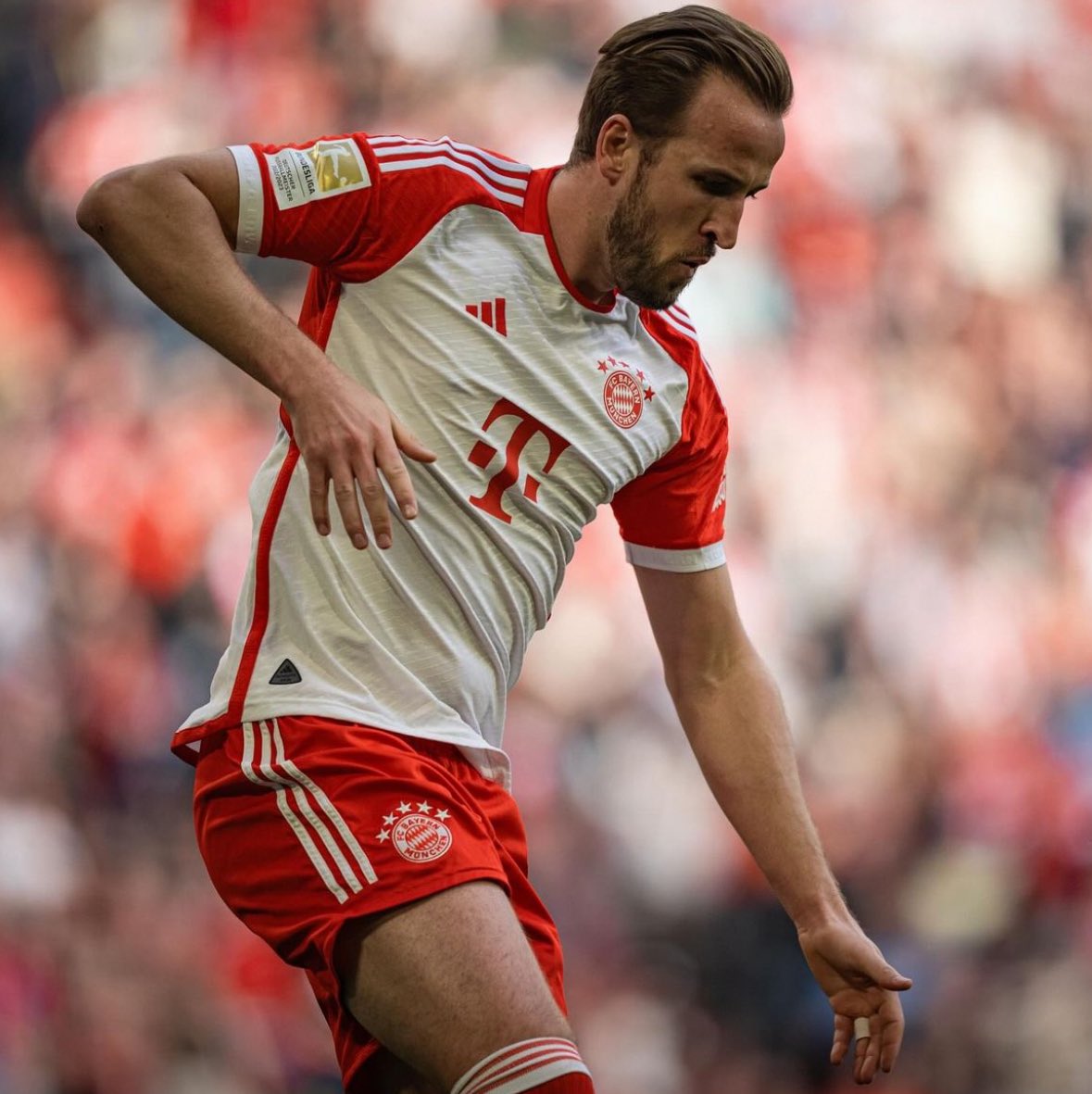 🔴🏴󠁧󠁢󠁥󠁮󠁧󠁿 Four goals, two assists in the first three Bundesliga games for Harry Kane.

Hat-trick plus assist today and already 6 season goals with club and country.