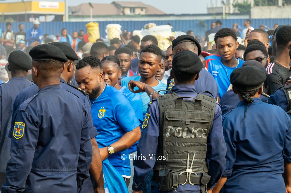 chrismille4's tweet photo. Les à-côtés  du match #RDC vs #Guinee 
Au stade des martyrs #LeopardsRDC
Ambiance avant match #photographedessports
#aips #aipsrdc #Ethiopian m https://t.co/It0iSktY0b