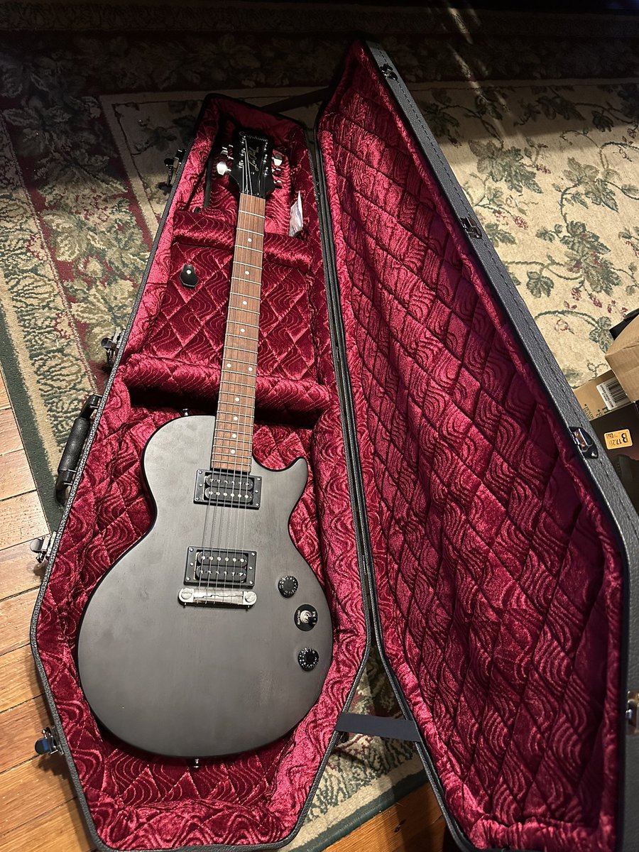 iitzRai's tweet photo. Super late post but i got this for my bday. My gf truly is the best https://t.co/VJTumgPedY