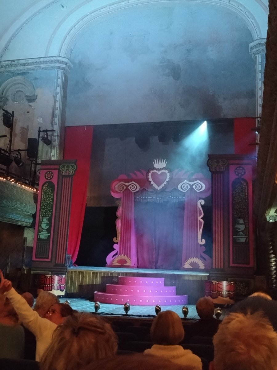 Closing night performance of <a href="/frankscloset24/">franksclosetshow</a> <a href="/WiltonMusicHall/">Wilton's Music Hall</a> going to miss this gorgeous show ❤️