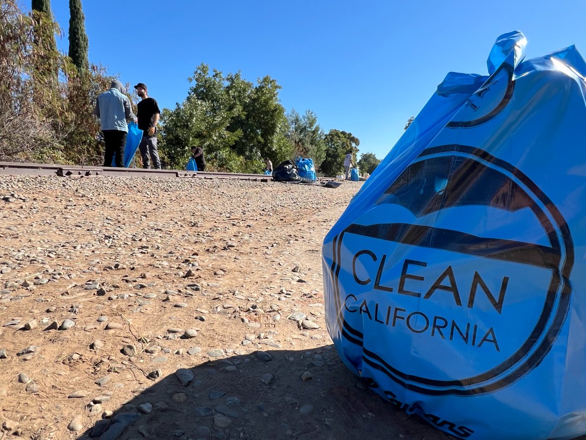 CaltransDist10's tweet photo. #CleanCA #CoastalCleanUp #CaltransD10 partnering today with the #PortofStockton, #CafeCoop, #EJC4W, the Sierra Club and other groups to pick up litter at Boggs Tract in Stockton as part of Coastal Clean Up Month. Thanks to our Partners for all the hard work! https://t.co/bHgIhhuRHf