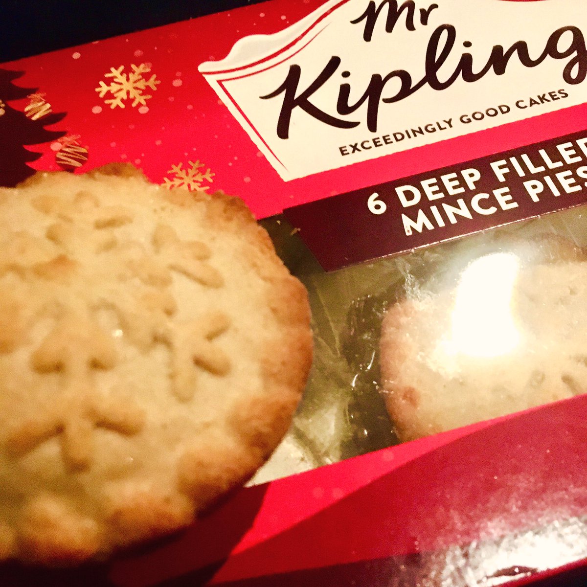 UrbanLoveUlcer's tweet photo. It’s that time of year again #xmas #happyholidays #mrkipling https://t.co/l0IayLjRDt