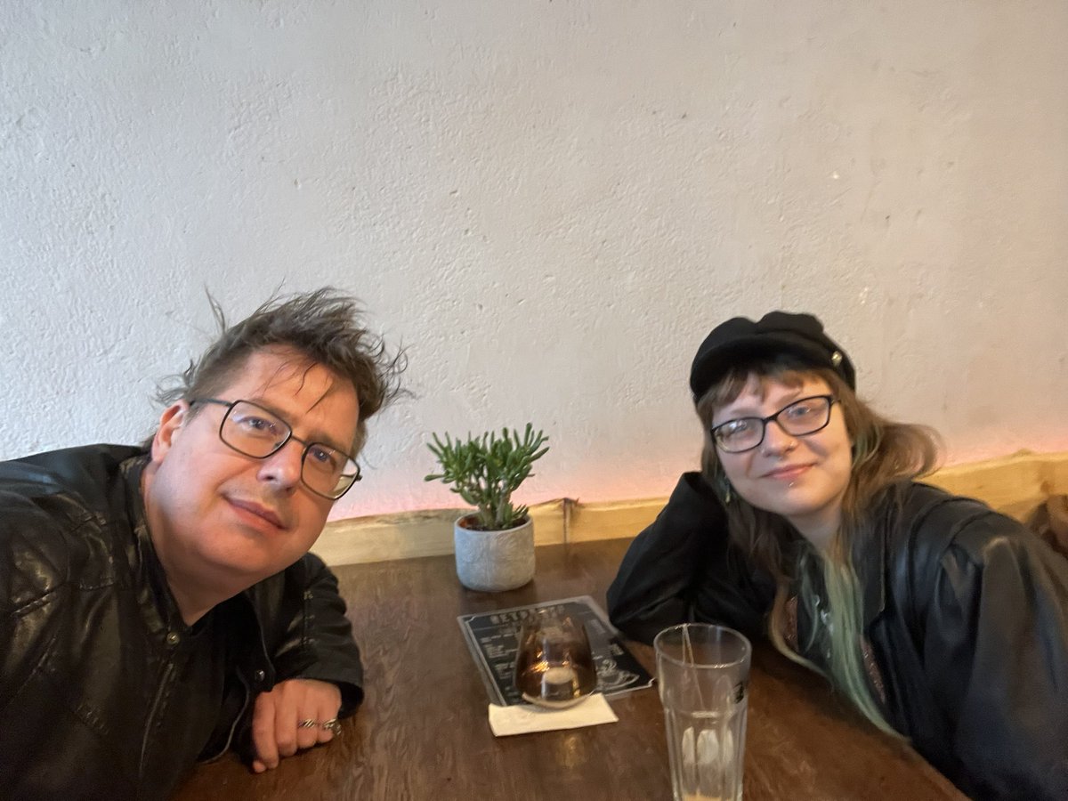 MMausch's tweet photo. Freundin besucht in #Leipzig. Ich bleibe heute hier. #Darkflower anyone?
#MarcsRoadTrip https://t.co/pU4nfXTlW5