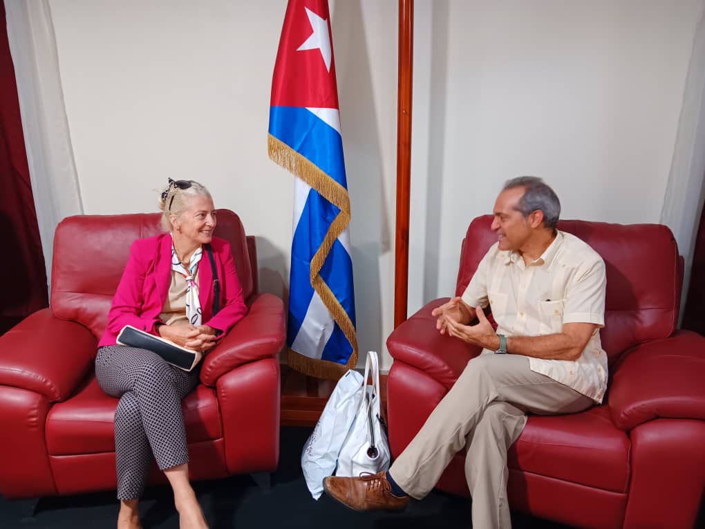 ArmandoRguezB's tweet photo. Recibimos a Ministra de Ciencia, Desarrollo Tecnológico e #Innovación de la República de #Serbia Dra. Jelena Begovic, que inicia visita de trabajo a #Cuba Sostendrá intercambios con Ministro  @EdMartDiaz y visitará instituciones de #ciencia y universidades cubanas @DiazCanelB https://t.co/H4UIIPvivB
