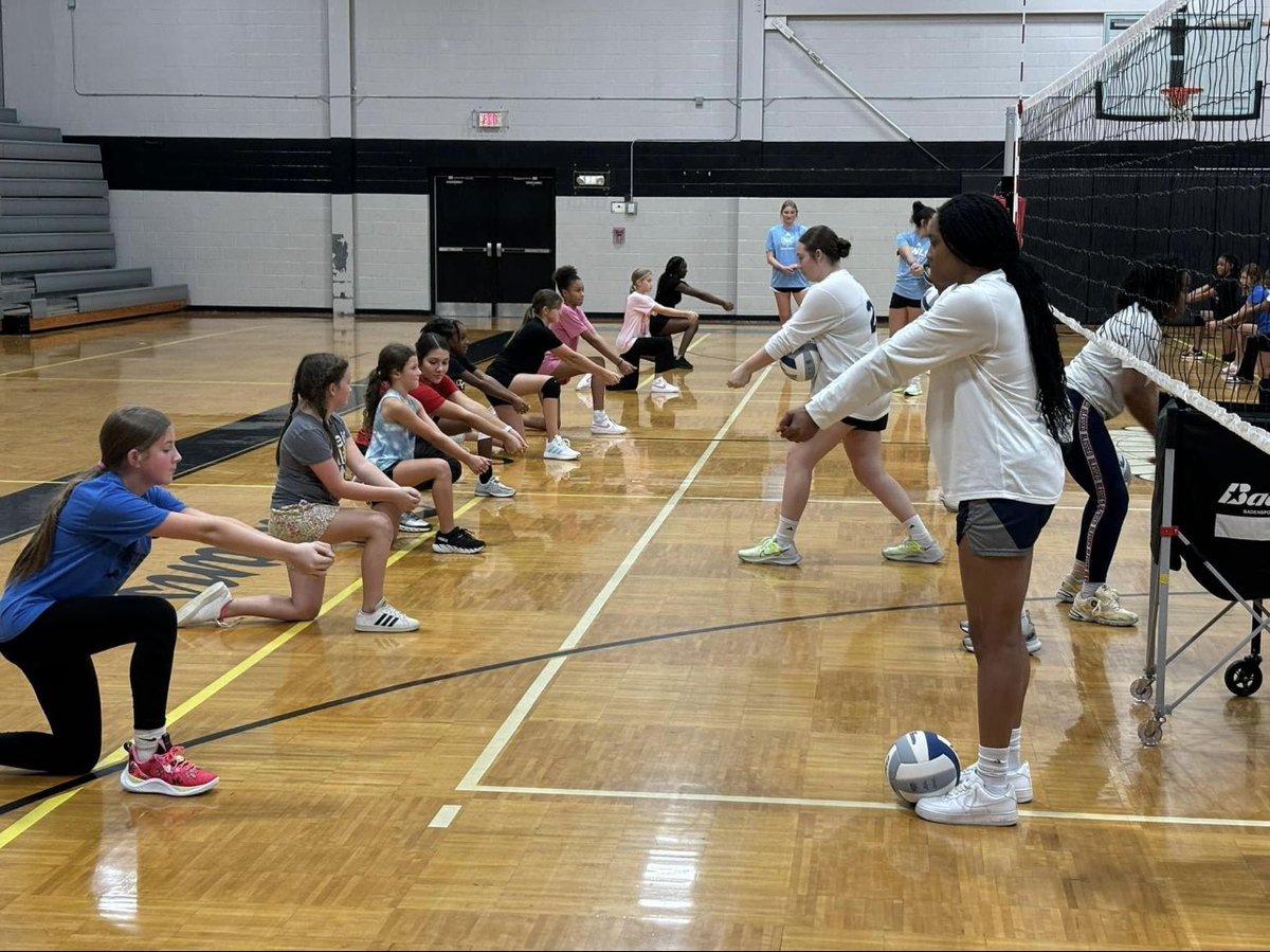 thewvolleyball's tweet photo. We had such a great time working with all these young volleyball players. Thank you @LESVolley for incorporating us into this awesome event! https://t.co/MhEIQPVEU4