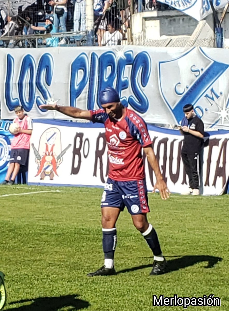 MerlopasionOK's tweet photo. La del nadador 🏊‍♂️ 

⚽️ Con gol de Rodrigo Cao a los seis minutos del primer tiempo, Deportivo Merlo le gana por 1-0 a Excursionistas. 

⚪🔵⚪ Vamos Merlo!!! https://t.co/a8anhBh3XC