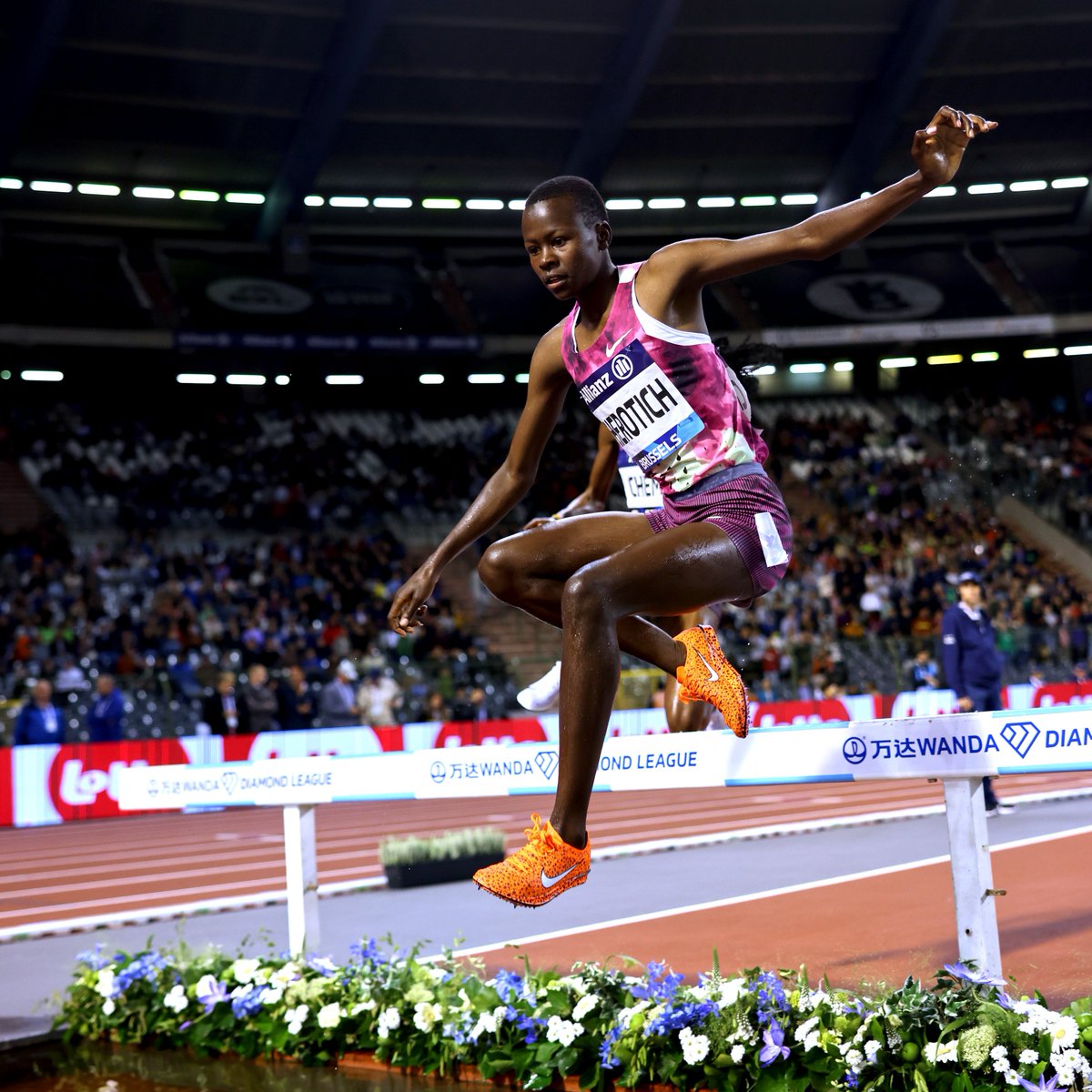 Victory for Cherotich 🤩

🇰🇪's Faith Cherotich kicks to her first Diamond League title 💎 in the women's 3000m steeplechase 👏

She clocks 9:02.36 ahead of 🇧🇭's Winfred Yavi with a sprint down the final straight 💪

📸 <a href="/GorczynskaMarta/">Marta Gorczyńska</a>
#DiamondLeague