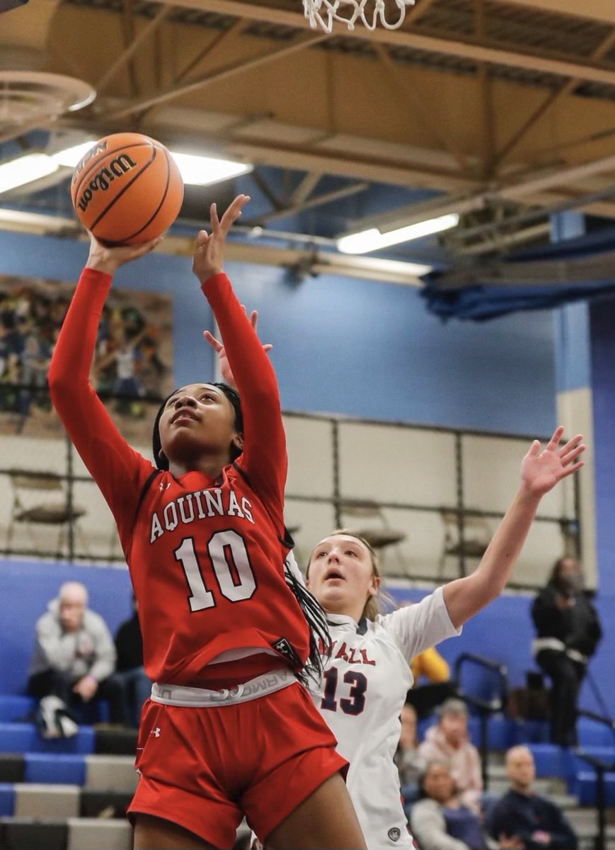 TinyGreenNBS's tweet photo. Jordan Barnes is a dam beast coaches. Do not talk to me about her size. She is insanely skilled, plays hard as hell and then has a wonderful IQ and court presence...her quickness and explosiveness are next level... this is game over hype!
#coachedup

 SHE DOES WINNING SHIT! https://t.co/yulywwAJyl