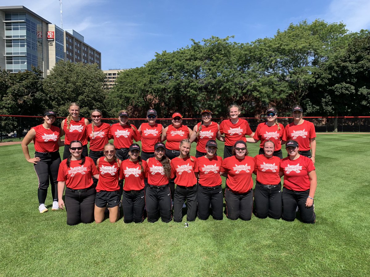 msoe_softball's tweet photo. Had an amazing first practice today!! Just missing Coach Hayden who’s spending her birthday in Ireland. Excited for this group. ⚔️
We love taking pictures in the sun ☀️ 
#rgod #TheRaiderWay https://t.co/77yA5KIhK0