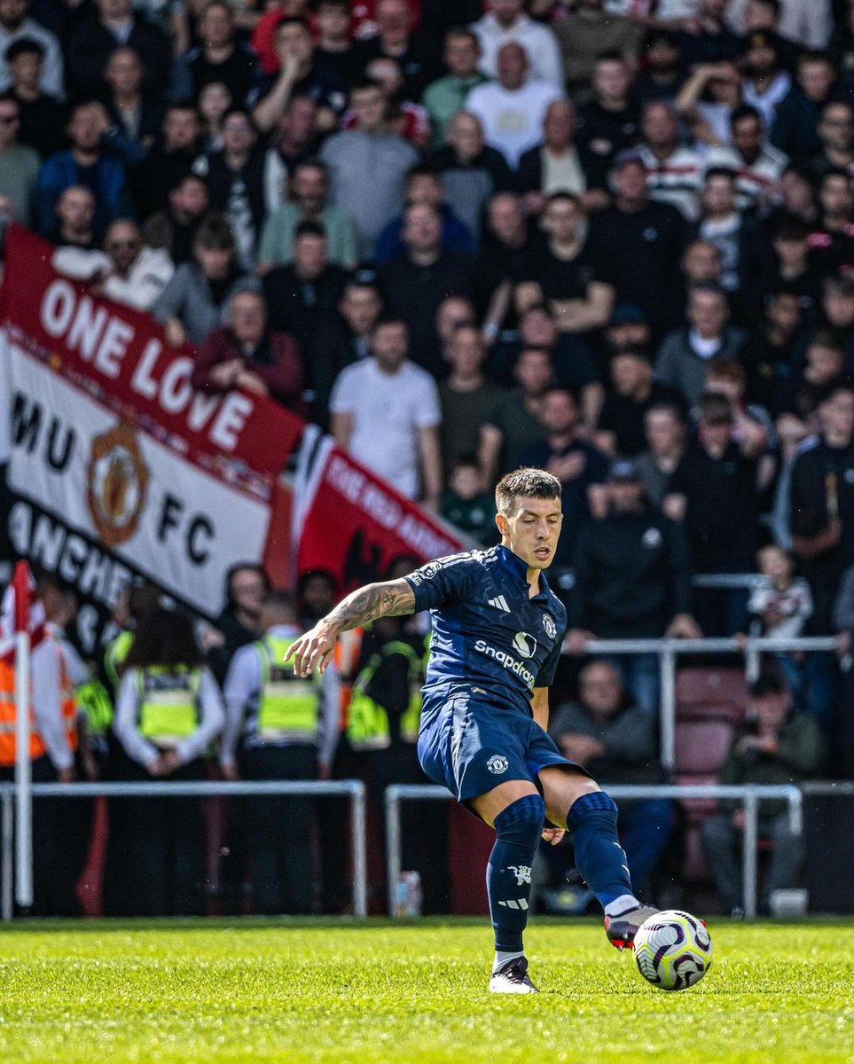 Lisandro Martinez tweet media