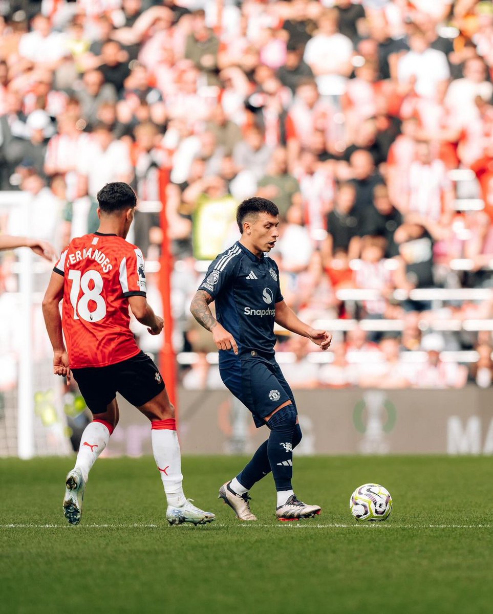 Lisandro Martinez tweet media