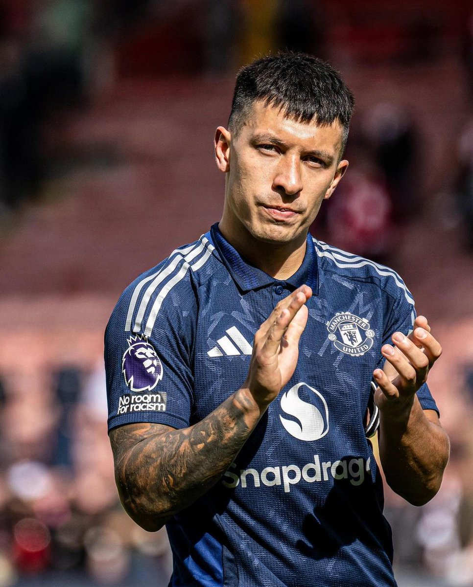 Lisandro Martinez tweet media