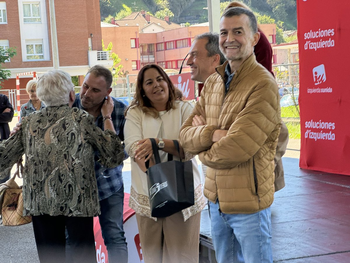 En este día de fiesta, la militancia ha sido la protagonista y, de forma especial, nuestros camaradas de más edad, a quienes hemos querido hoy reconocer su trayectoria de compromiso. Estas mujeres y hombres son nuestra mochila, nuestra esencia