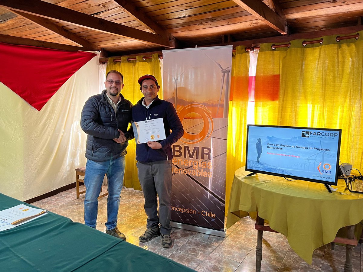 Colbunino's tweet photo. Curso de Gestion de riesgos realizado el viernes 13 de septiembre por el destacado consultor nacional de energías renovables, Sr Jesús Farías FARCORP impartido para grupo BMR renovables en Planta Solar Orilla de Maule #ernc #solar @ACERAAG @acesol @AcenorAG @ingenieria_ucsc https://t.co/Ab9CAcVEwS