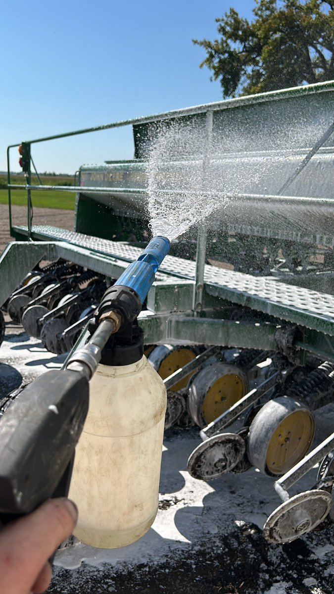 Nothing a good foam bath can't take care of 💪 <a href="/TandTCleaner/">T&T Cleaner</a>