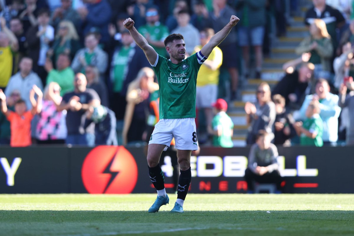 No better place when it’s like that 🤩🤩 That second half is was this club is all about !! <a href="/Argyle/">Plymouth Argyle FC</a> 💚💚💚