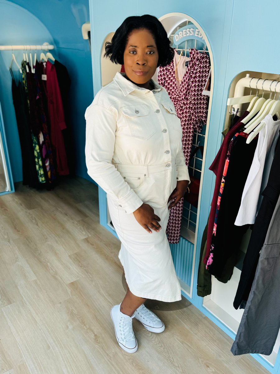 lasheikcalhoun's tweet photo. Browsing Walmart’s Fall looks on the airstream #brandambassador #walmartstyletour #fallstyle #stylesquad https://t.co/p5iExsjtKl