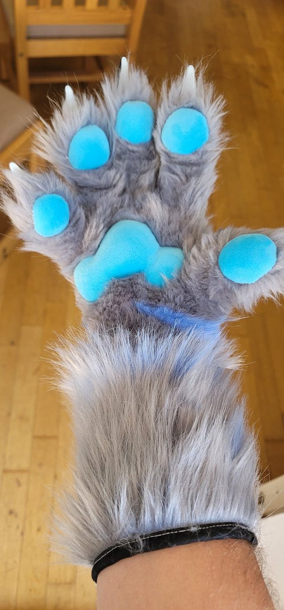 Meet Remme the fluffy dragon made by <a href="/yeyajialan/">yeya</a>. Such amazing work, I'm so happy to have him