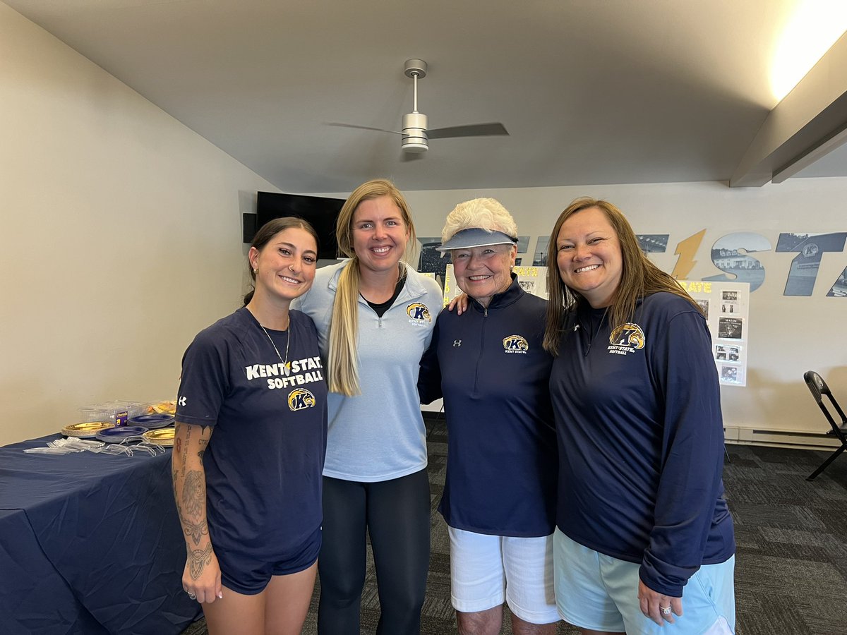 KentStSoftball's tweet photo. Thank you to Kent State legend, Judy Devine, for stopping by practice today to share her story! We are grateful to have such a strong role model who paved the way for our women to play this sport at this level. Her sacrifice and generosity never go unnoticed.#BTS #GoFlashes⚡️ https://t.co/3yGHfQAfSJ