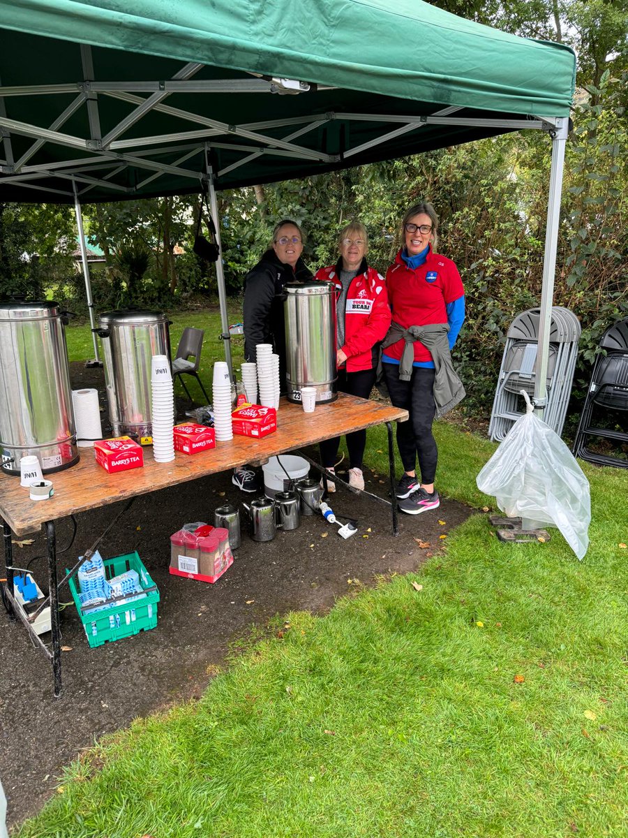 A huge thank you to all the volunteers involved today. Without you this cycle could not happen. Big round of applause 🙌 👏 

#tourdebeara #cyclingireland #cycling #Bearapeninsula