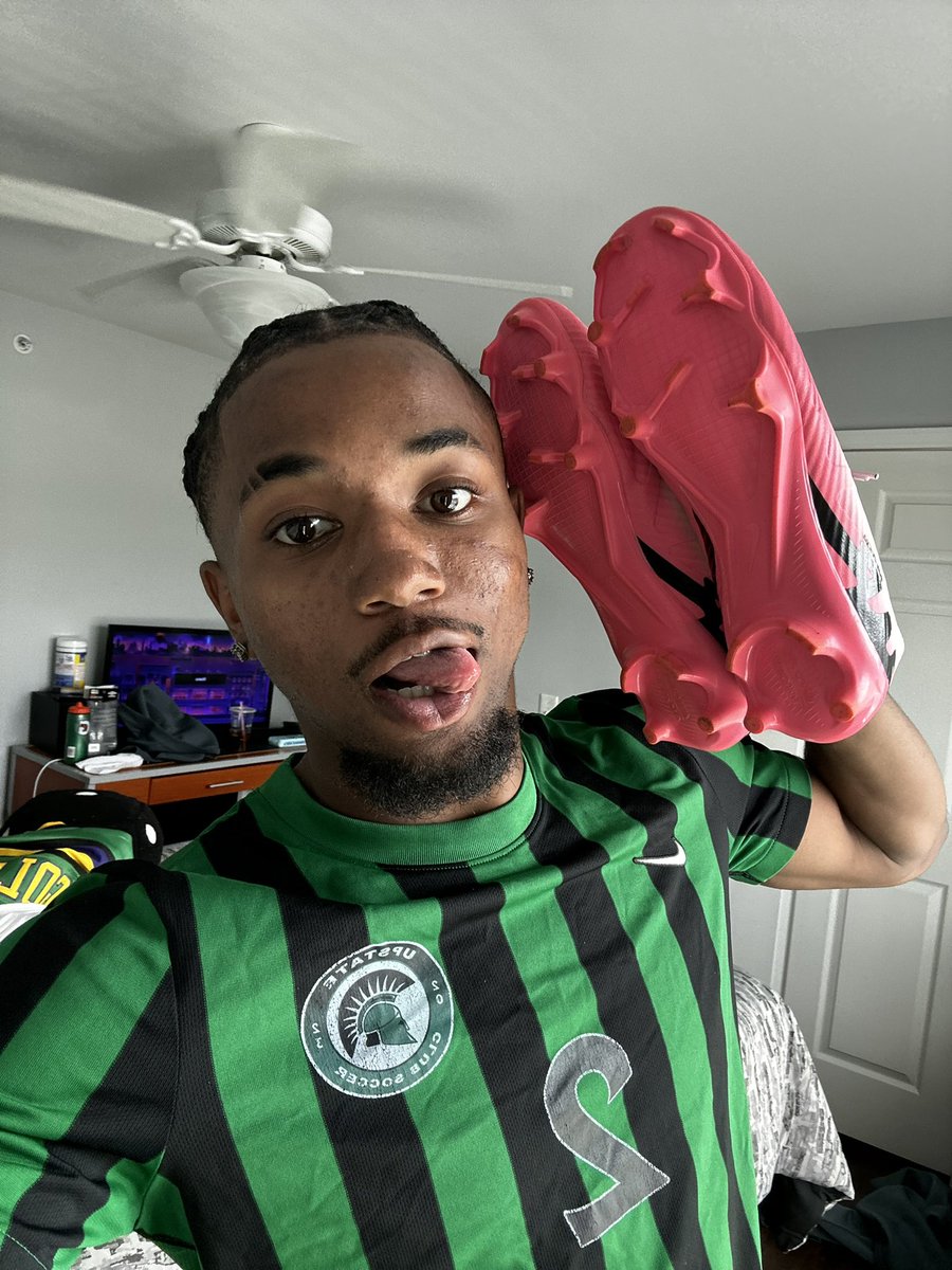 weluvkelvin's tweet image. let’s get soccer szn started ⚽️ #duece