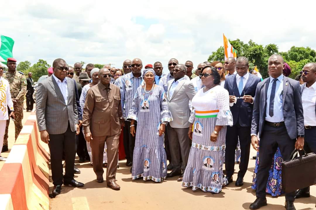 KassimDoumbia13's tweet photo. Nb: Cette infrastructure symbolise l'engagement du gouvernement en faveur du progrès et de la prospérité des populations locales.
#GouvCI #CICG #Tonkpi #Guemon #Cavally https://t.co/bezc0lEC4W