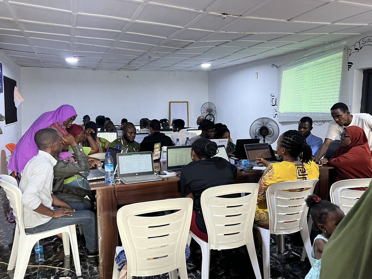 BrainBuilderIT's tweet photo. In today's session, we covered the process of exploratory data analysis (EDA), emphasizing its importance and key principles. We introduced tools such as Excel, Python, and R, and…

#3MTTTraining @3MTTNigeria 
#BBITFx3MTTTraining
#Learning
@FMCIDENigeria https://t.co/ClMqkShT53