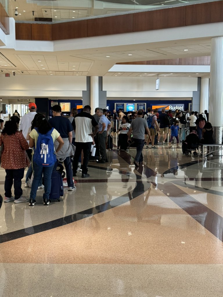 posterchildj1's tweet photo. @Budget what’s the point of being a fast track member if the fast track is closed and the line to rent a car is this 🧐😑. No cars left. https://t.co/xMB8rnKZWs