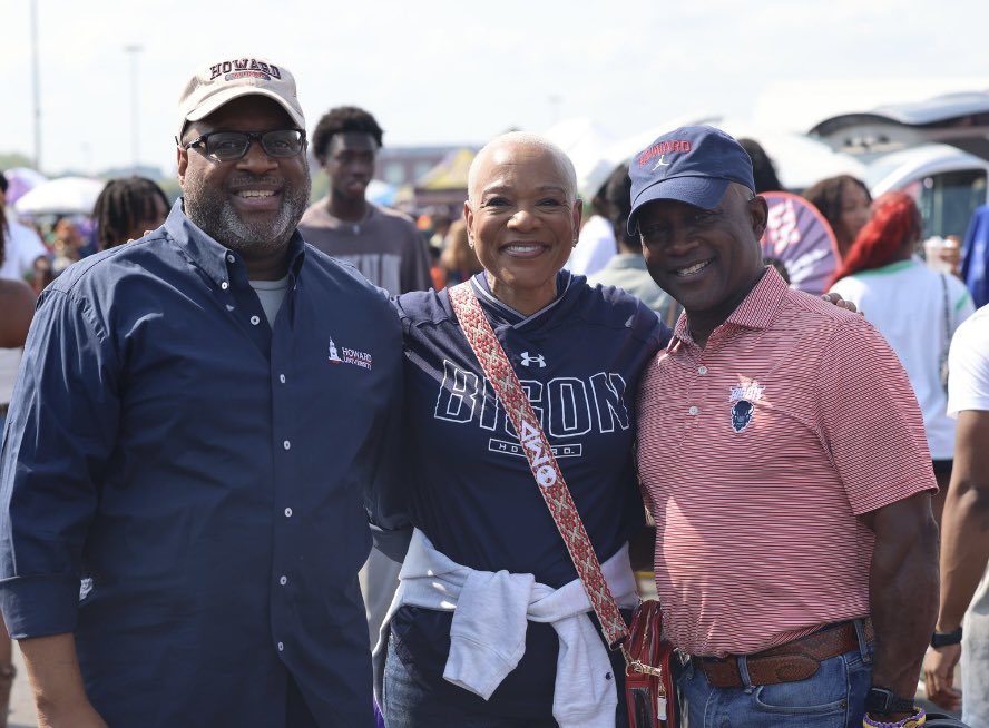 HowardU's tweet photo. #Yardfest @MetLifeStadium ❤️💙 https://t.co/PoaBg33qfG