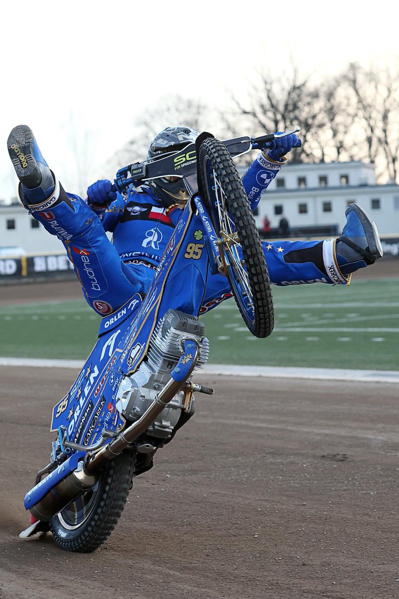 HullVikings's tweet photo. A 5-time World Champion!
🏆🏆🏆🏆🏆
…and a triple crown. 🏆🏆🏆 👏🏻
Congratulations Bartosz! 🔥
#FIMSpeedwayGP #BZ95 #ZmarzlikTeam
#HullNeedsSpeedway https://t.co/ofIov0IXW0