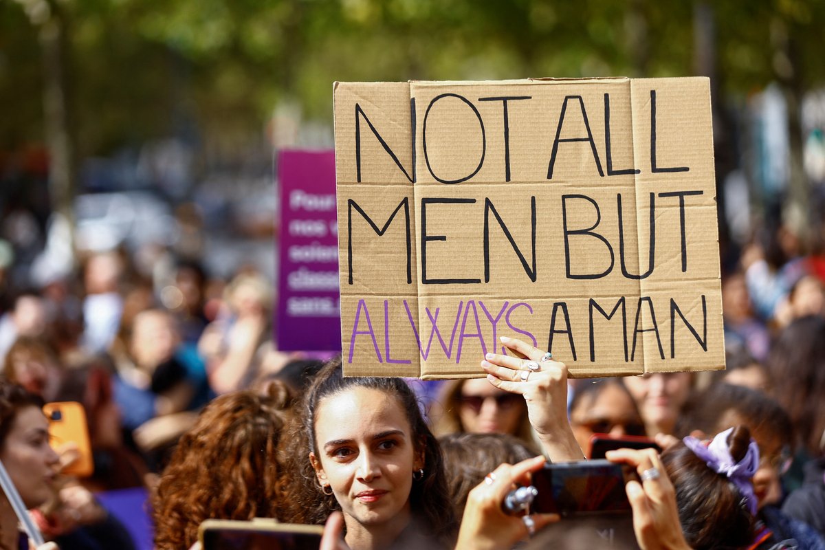 3CatInfo's tweet photo. "Totes som Gisèle", França es mobilitza contra la violència sexual a les dones 
https://t.co/hMX1UeWuuH https://t.co/f3aCAZgw4t