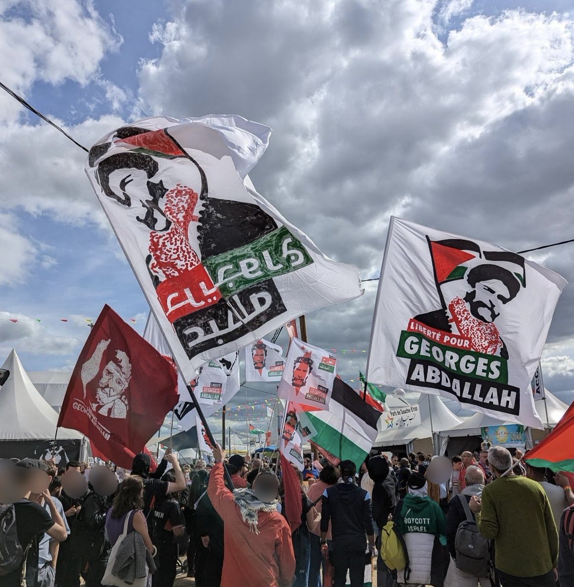 🇵🇸Nous étions présent•es aujourd’hui à la déambulation de la fête de l’Huma pour la libération de Georges Abdallah ! 

#FreeGeorgesAbdallah