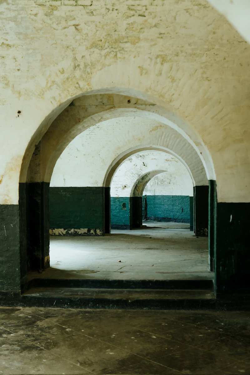 Andrysiantury's tweet photo. Benteng Van der Wijck emang sekeren itu. Drop hasil fotomu disini yak

#vanderwijck #architecture #VanDerWijck #photography #kebumen https://t.co/lTHGCcryS5