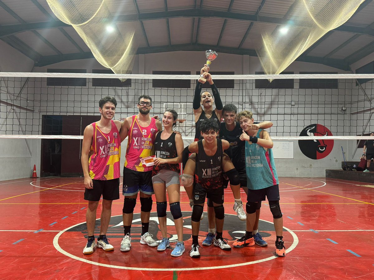 CDJPuertaOscura's tweet photo. Finalizamos 12 horas de puro Voleibol🏐 en el Dark Door Arena!!

Gracias a los 8 equipos participantes y los voluntarios 🚩

Volveremos . . . https://t.co/EEjOP1Pq9N