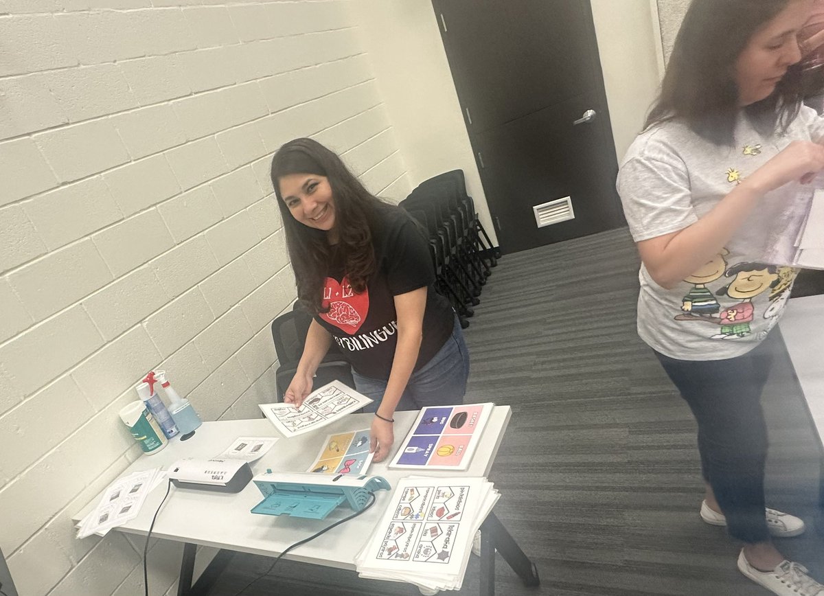 bil_misd's tweet photo. Planning for Bilingual Learning Centers Planning! Building Biliteracy! #DualLanguageStrong @McAllenISD @RocioNava2017 https://t.co/KWwr1SpXbH