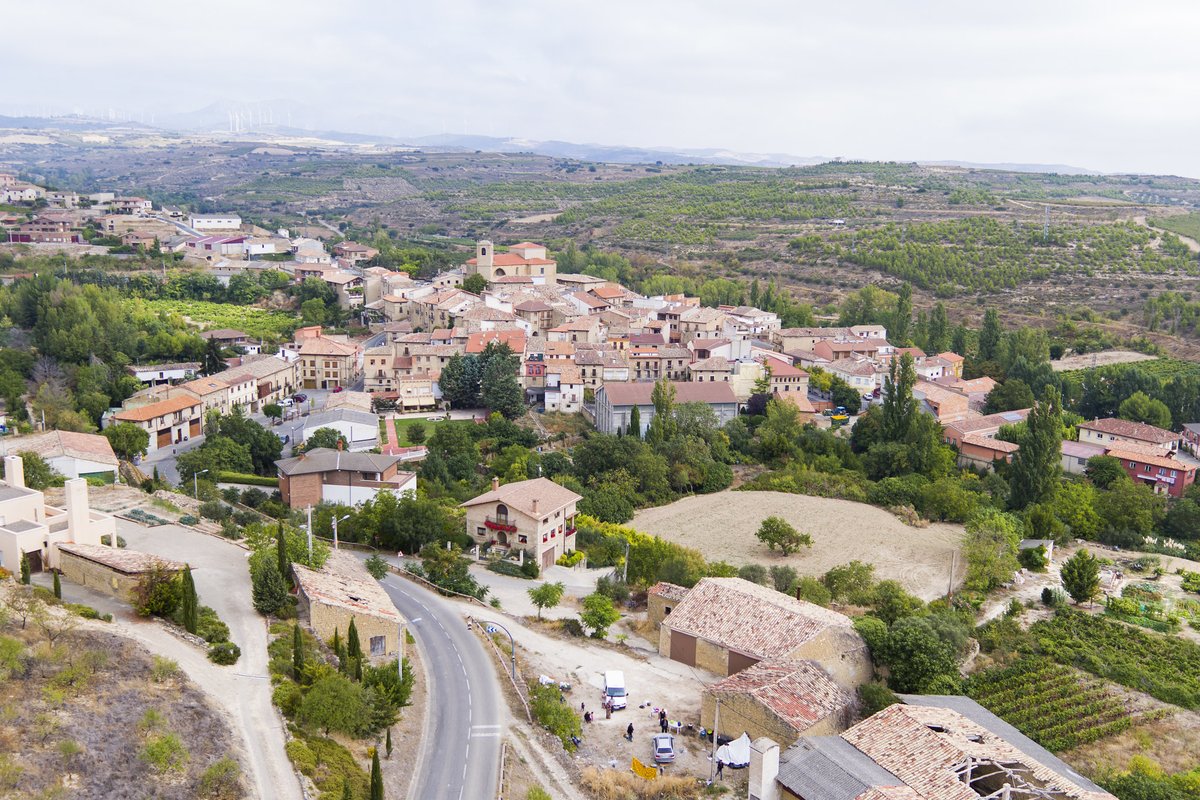 PatrimonioAlava's tweet photo. #MoredadeÁlava. Existen restos de un poblado fortificado del siglo VIII a.C. y 5 villas #romanas. #Álava
Foto: @Araba
#FiestadelaVendimia #RiojaAlavesa https://t.co/P712G90Gbj