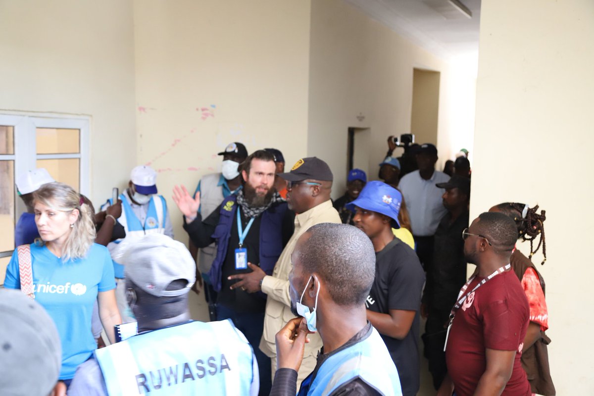 unwomenNG's tweet photo. @UN_Nigeria and diplomatic partners led by @MohamedFall, paid a visit to IDPs in Borno State to assess the impact of the #MaiduguriFlood. Coordinated efforts are being made to also respond in creating safe spaces for women and girls, addressing urgent protection and dignity needs https://t.co/bEOwrZQEq0