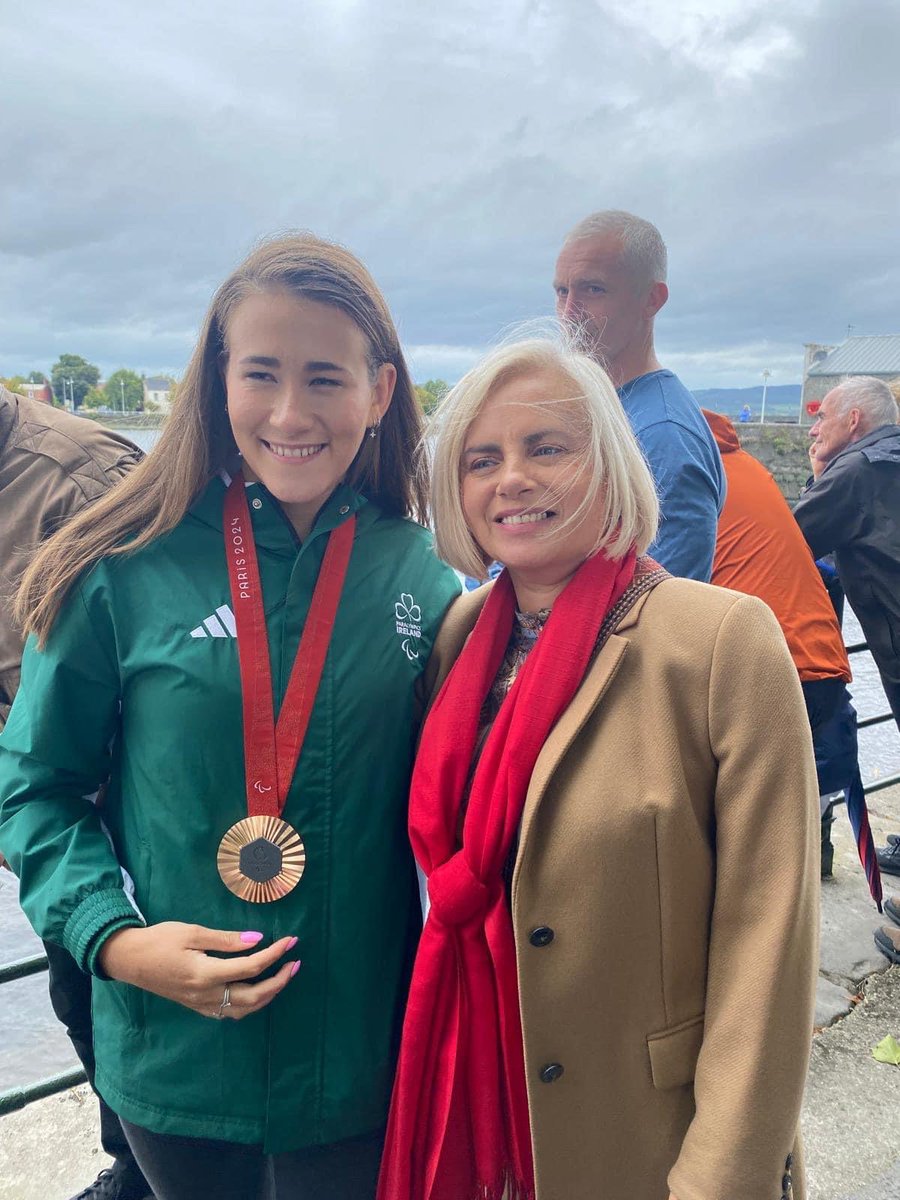 highfield95's tweet photo. Look who I met today in #Limerick at the Island Swim! None other than our medal winner Roisin! Made my day ! #Paralympics2024 https://t.co/wqPHE8tLm3