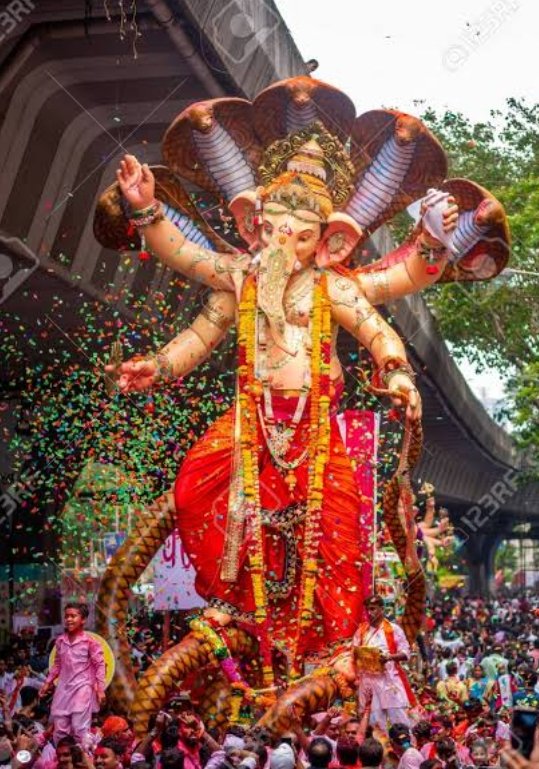 EasyGaming12023's tweet photo. @Randomposting0 @singhbtp3088 @PrvnHind Shut up 🤫 amchi Mumbai no competition at all because in every corner of the road there's an unique and tall ganpati  idols. https://t.co/PNVrMZOpzs