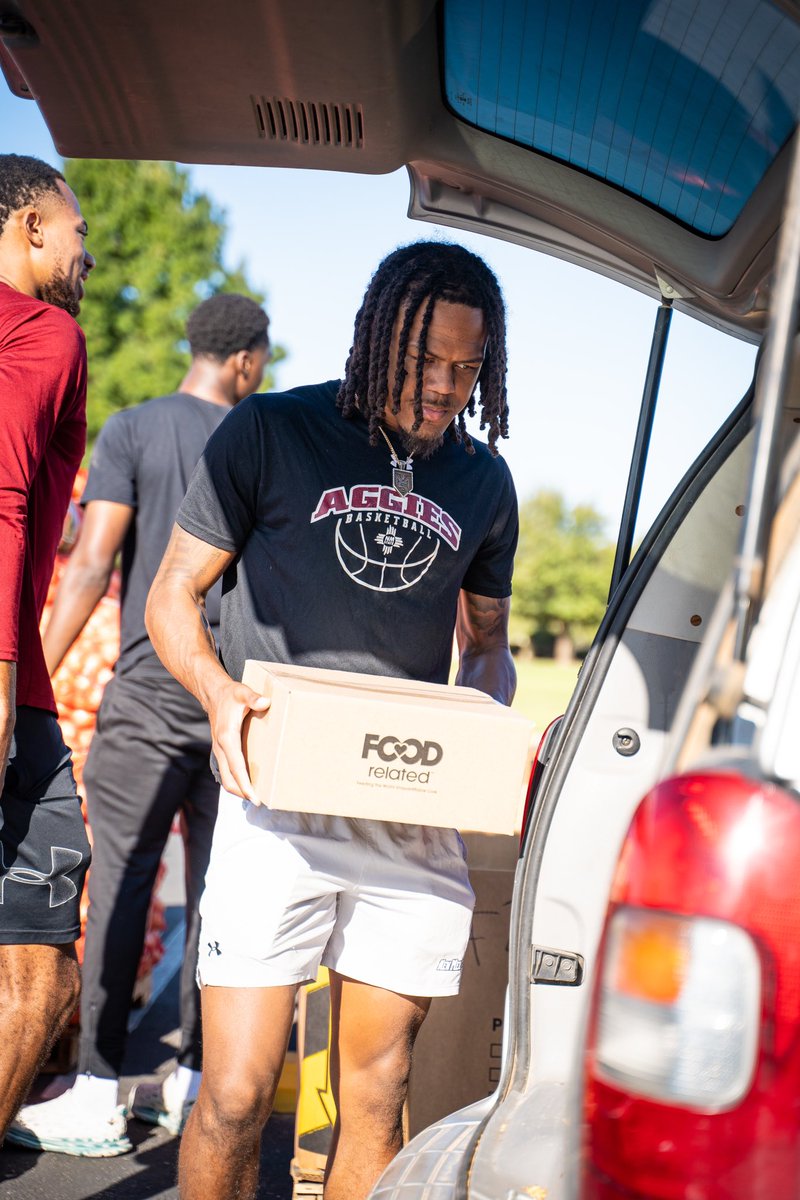 𝘼𝙜𝙜𝙞𝙚𝙨 𝙞𝙣 𝙩𝙝𝙚 𝙘𝙤𝙢𝙢𝙪𝙣𝙞𝙩𝙮 🤠

Thank you to Las Cruces First Church for allowing us to assist in lending a helping hand to the community.

#AggieUp