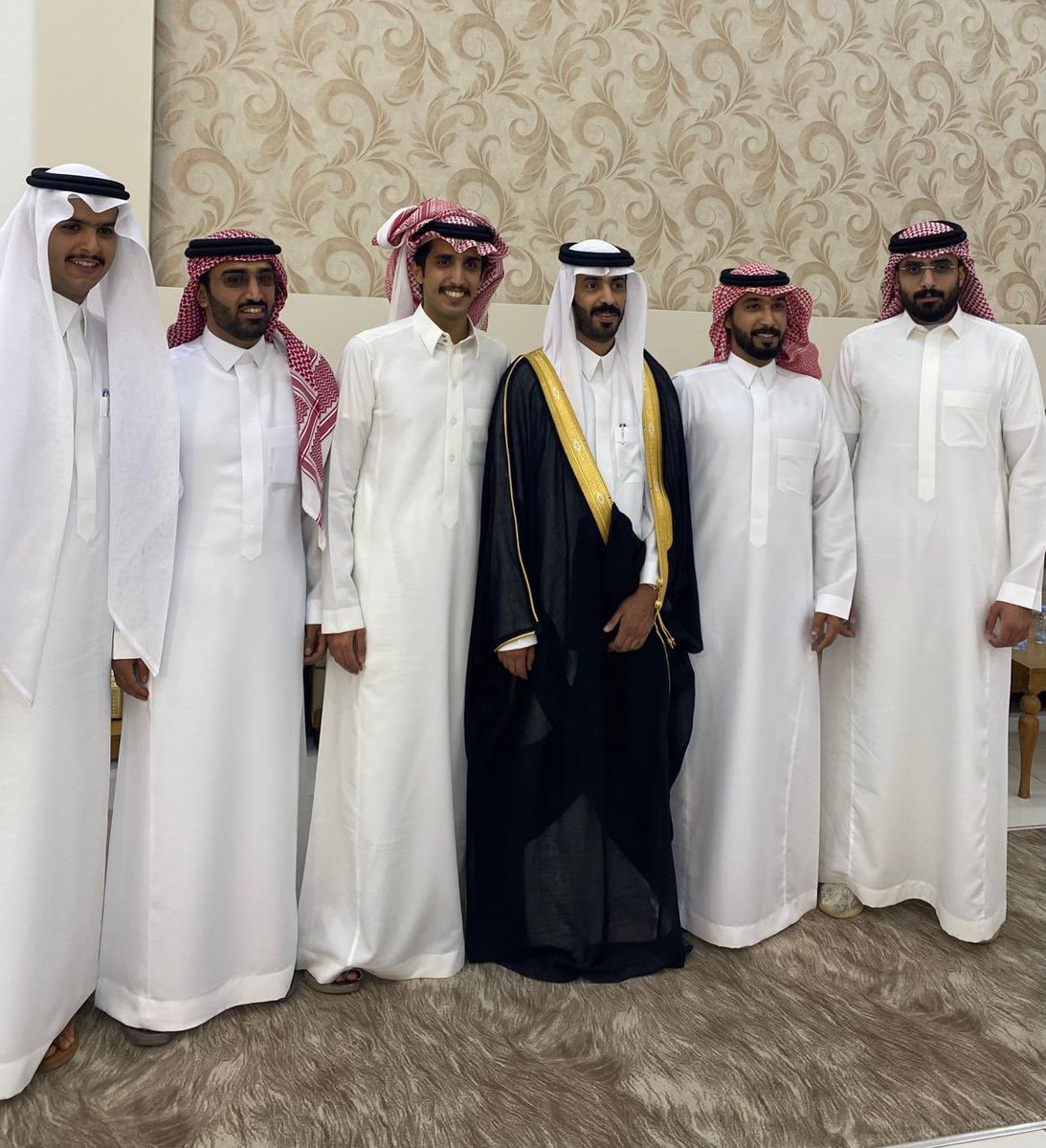 تهنئة 

#افراح_ ال دويس

في ليله زواج / علي بن حمد بوزي ال دويس  

 مساء هذا اليوم السبت 
الموافق 14/09/2024

الف مبروك وبالرفاه والبنين🌷
#نجران_الان