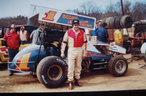 garshorace's tweet photo. Up there somewhere, Adamson, Smith, Opperman, Weld, and Snellbaker are in the pits putting the final touches on their racers. They all raised their heads to look as #LynnPaxton pulls into the pit area with his #1 sprinter.
“Now it’s a race!” Paxton exclaims.
#RIP
#EMMR https://t.co/7S7G6qRrLr