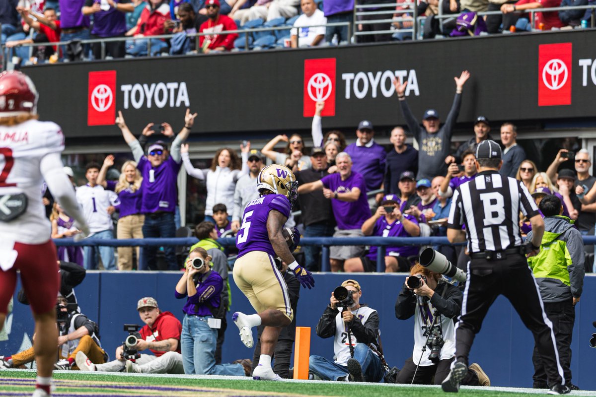 UW_Football's tweet photo. G5➡️TD 🙌

#AllAboutTheW https://t.co/EuZYwvWIJv