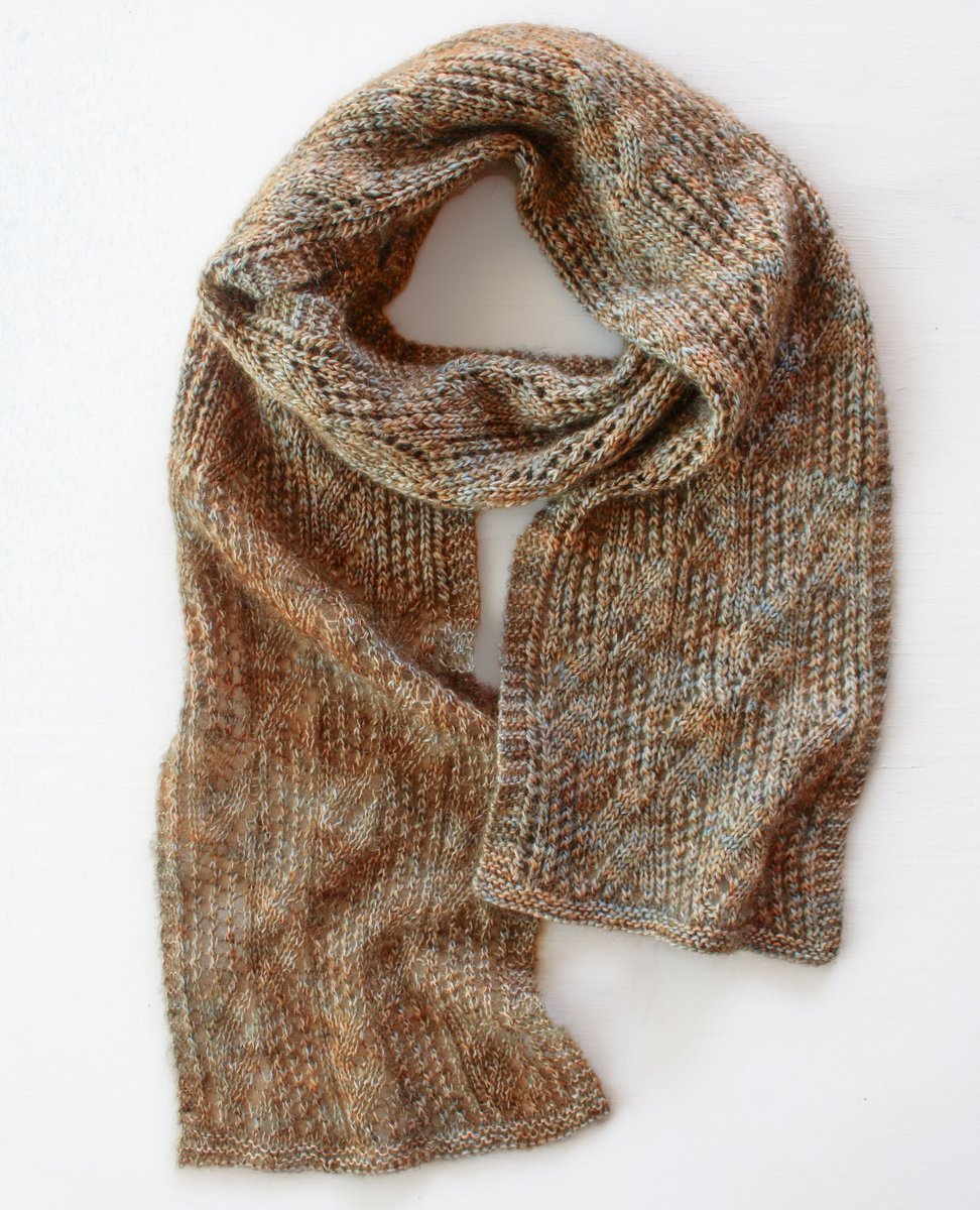 A Tosh classic reimagined in deliriously soft Tosh Silk Cloud &amp; Tosh Merino Light (pictured in Earl Grey from our 2024 Fall Luxury Palette).

The Fireside Scarf by Sunne Meyer.

Kits include free pattern. 
madelinetosh.com/products/fires…