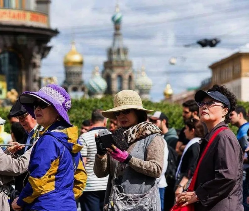 В бюджет Петербурга за летний сезон поступило 354 миллиона рублей «курортного сбора»

Только три летних принесли 295 миллионов рублей из общей суммы. «Курортный сбор» для туристов в Санкт-Петербурге, напомним, начал действовать с 1 апреля. 

petrogazeta.ru/material/2024/…