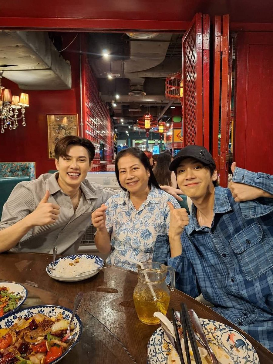 NaHaLaai's tweet photo. บอกแล้วเป็นครอบครัวเดียวกัน 😭
#benzalert #PonThanapon
#BenzPon #เบนซ์ภณ #คู่หูผูกจิต https://t.co/EJhTs58GJv