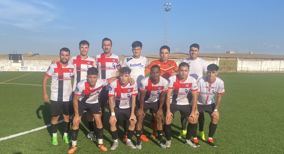 CdNuevocc's tweet photo. ⚽️Victoria de nuestro senior, en su último partido de preparación, ante el CP BROCENSE, previó al inicio de la competición liguera. Agradecer al CP BROCENSE su hospitalidad , y desearle la mayor de las  suertes en su liga. ⚪️🔴 https://t.co/WtqvHhFy2e